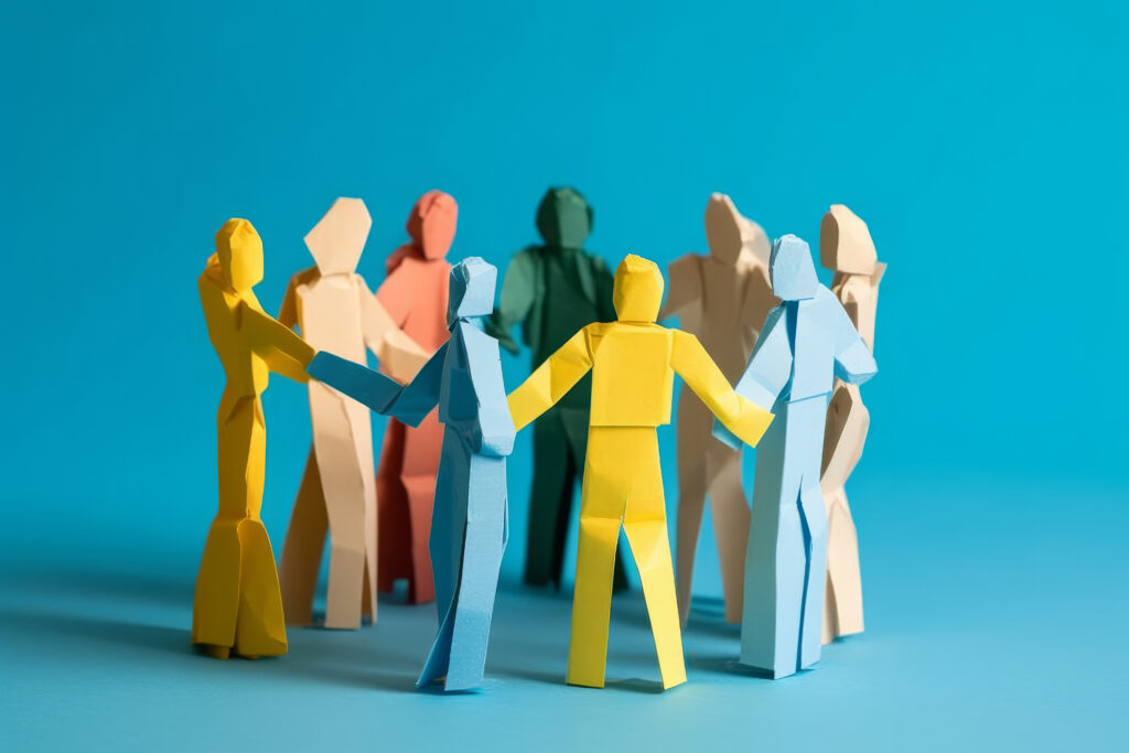 Omini di carta di vari colori in cerchio